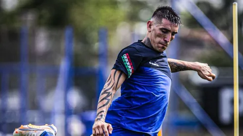 Ricardo Centurión entrenándose con Vélez.
