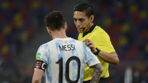 El antecedente del árbitro Jesús Valenzuela que preocupa a la Selección Argentina antes de la Copa América