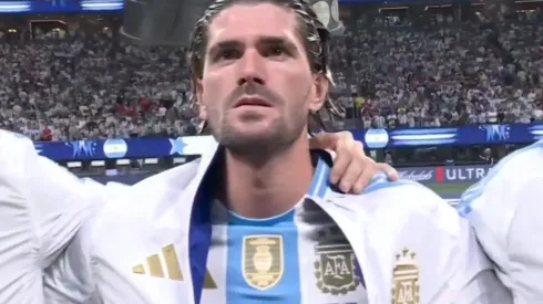 Rodrigo de Paul, durante el himno de la Selección Argentina.

