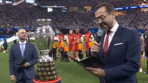 El pastor Emilio Agüero tomó la palabra durante la inauguración de la Copa América 2024.
