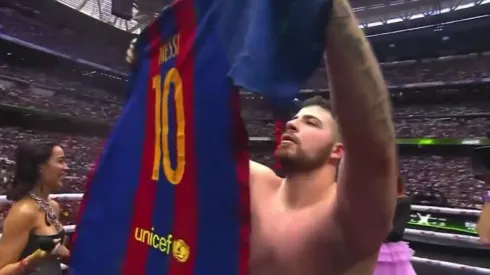 La Cobra mostró la camiseta de Messi en el Barcelona en pleno Bernabéu.
