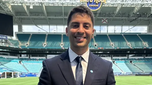 Gastón Edul y un ritual para mufar a Colombia.
