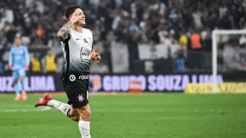 Rodrigo Garro celebrando un gol en Corinthians.
