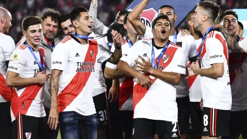 Angileri y Rojas celebran la Liga Profesional 2021.

