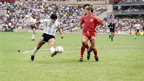 Jean-Marie Pfaff decidió subastar la camiseta que intercambió con Diego Maradona en la Semifinal de la Copa del Mundo de México 1986.
