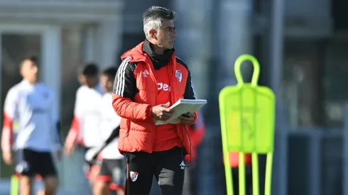 Escudero, con dudas: la posible formación de River vs. Unión