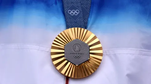 La medalla dorada que se entrega en París 2024.
