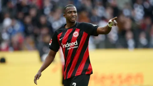 William Pacho, figura ecuatoriana del Eintracht Frankfurt.
