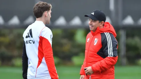 Marcelo Gallardo junto a Facundo Colidio.
