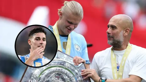 Erling Haaland y Pep Guardiola, ganadores de la Community Shield, y Julián Álvarez.
