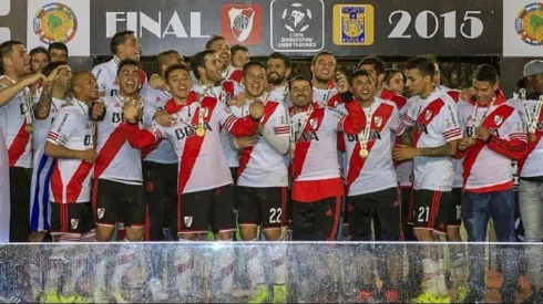 El plantel de River celebrando la Copa Libertadores 2015.
