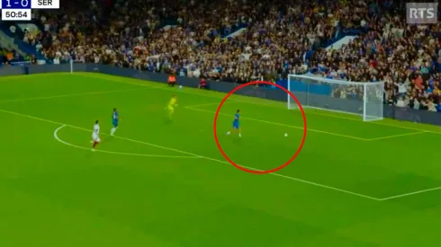 El insólito errado de Marc Guiu por Conference League.
