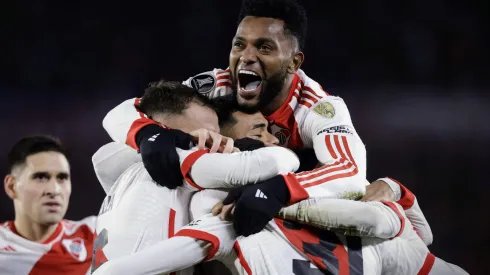 Los jugadores de River celebrando un tanto.
