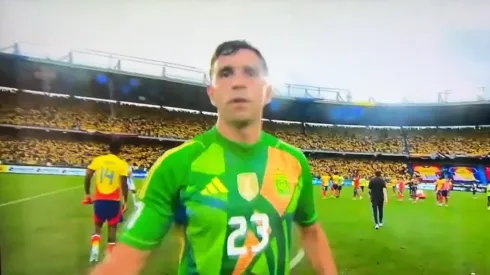 La reacción de Emiliano Martínez.
