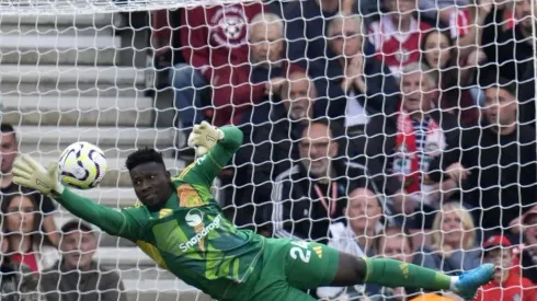 Penal y rebote: la doble atajada de Onana para salvar al Manchester United de Lisandro Martínez y Garnacho