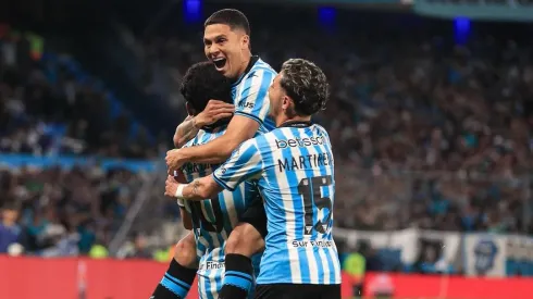 Juanfer Quintero celebra el segundo gol de Racing.
