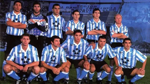 El equipo de Racing Club en uno de los partidos de la Copa Libertadores 1997. (Twitter)
