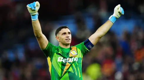 La UEFA reconoció a Dibu con un merecido premio