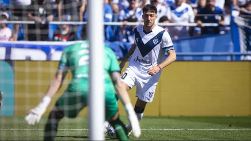 Con un agónico gol, Vélez le ganó una final anticipada a Racing y es más líder que nunca en la Liga Profesional