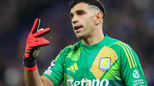 Dibu Martínez mantiene la valla invicta con Aston Villa en la Champions