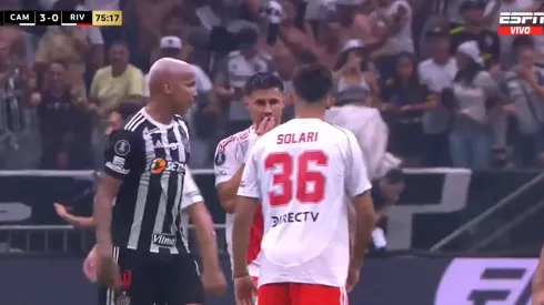 Deyverson se cruzó con Adam Bareiro.