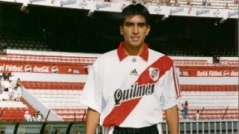 Norberto Acosta con la camiseta de River.