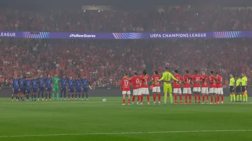 Minuto de silencio en la UEFA Champions League.
