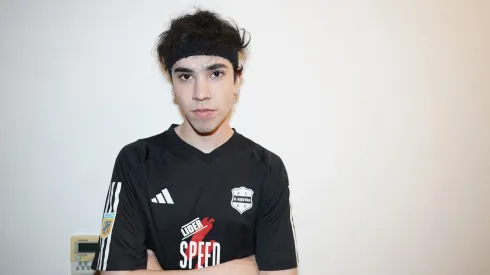 Spreen con la camiseta de Deportivo Riestra.