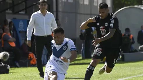 Partido picante entre Deportivo Riestra y Vélez.