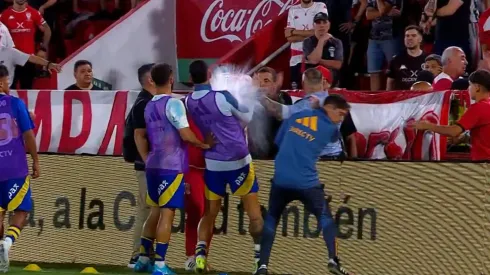 La agresión de hinchas de Huracán a Rojo.