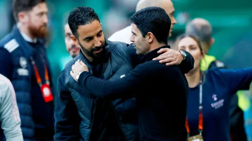 Ruben Amorim y Mikel Arteta se saludan en el enfrentamiento de Sporting Lisboa ante Arsenal por la UEFA Europa League 2022-2023.