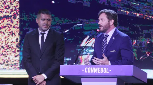 Juan Román Riquelme junto a Alejandro Domínguez.