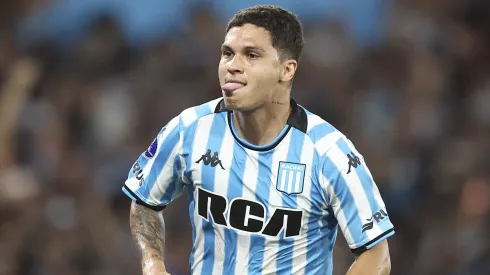 Competencia para River: Santos quiere negociar con Racing por Juanfer Quintero