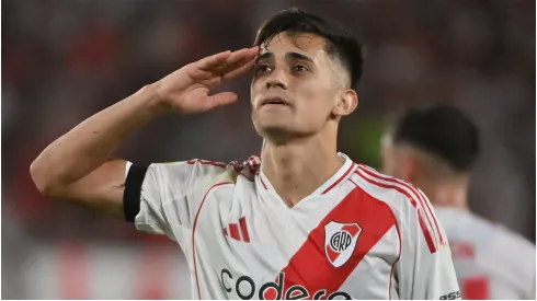 Pablo Solari festejando un gol en River.
