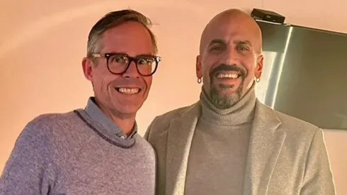 Foster Gillett, junto al presidente de Estudiantes, Juan Sebastián Verón.