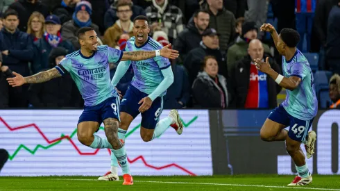 Los jugadores del Arsenal festejan en la goleada por 5-1 ante el Crystal Palace.