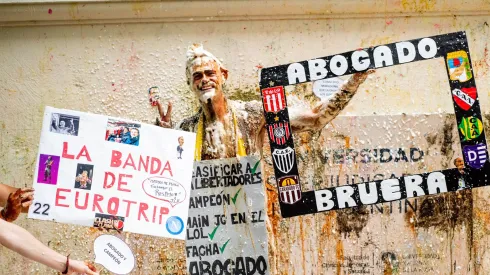 Lucas Bruera se recibió de abogado en la Universidad de La Plata.
