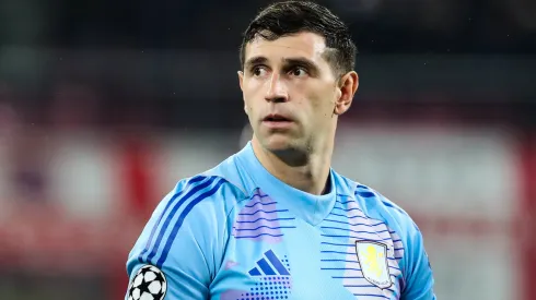 Dibu Martínez con el Aston Villa en Champions