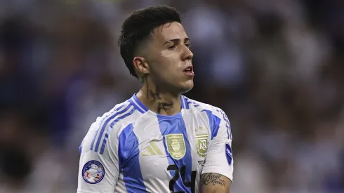 Exigen la suspensión de Enzo Fernández en FIFA y Conmebol