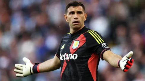 Dibu Martínez pierde un defensor en Aston Villa