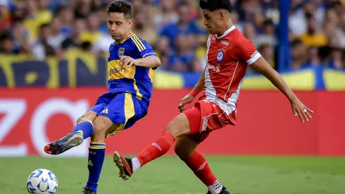 Boca y Argentinos se enfrentan en La Bombonera.
