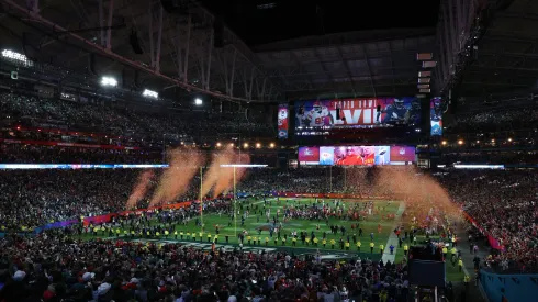 GLENDALE, ARIZONA – 12 DE FEBRERO: Vista general de los Kansas City Chiefs celebrando tras derrotar a los Philadelphia Eagles por 38-35 en el Super Bowl LVII en el State Farm Stadium el 12 de febrero de 2023 en Glendale, Arizona. (Foto de Sarah Stier/Getty Images)