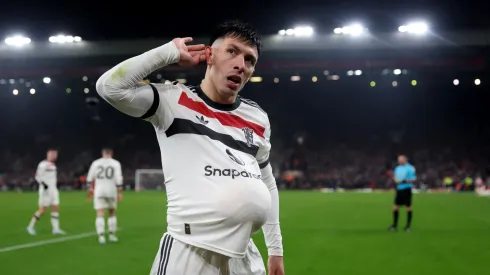 La leyenda de Manchester United que liquidó a Lisandro Martínez: "Ni en buena forma es apto para ganar la Premier"