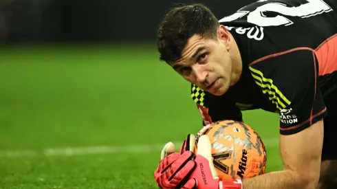 Dibu Martínez volvió a ser destacado como el mejor del mundo