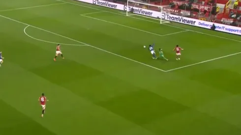 El insólito error de Manchester United en el fondo.