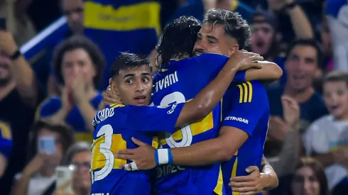 Los jugadores de Boca festejan el gol de Giménez.
