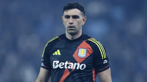 Por qué no juega Dibu Martínez en Aston Villa vs. Brentford por la Premier League