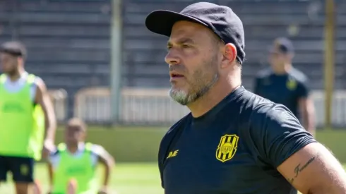 Gastón Lotitto, entrenador de Olimpo.
