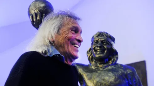 RECORD DATE NOT STATED Gatti now has his own statue in Boca Buenos Aires, Argentina – In the photo taken on September 7, 2023, Boca fans and members can now enjoy the statue of Hugo Orlando Gatti at the Bombonera: the tribute to the goalkeeper who was decisive in the 1977 Copa Libertadores title with the penalty saved against Cruzeiro s Vanderley at the Centenario stadium was inaugurated. Precisely, this September 7 was an anniversary. Buenos Aires Argentina PUBLICATIONxNOTxINxARG Copyright: xLatinxAmericaxNewsxAgencyxx 07-09-2023_buenos_aires_argentina-_en_la-2 EDITORIAL USE ONLY