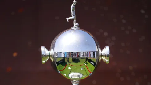 El trofeo de la Copa Libertadores.